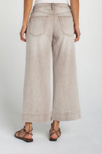 Load image into Gallery viewer, Weekender Antique Khaki Jean