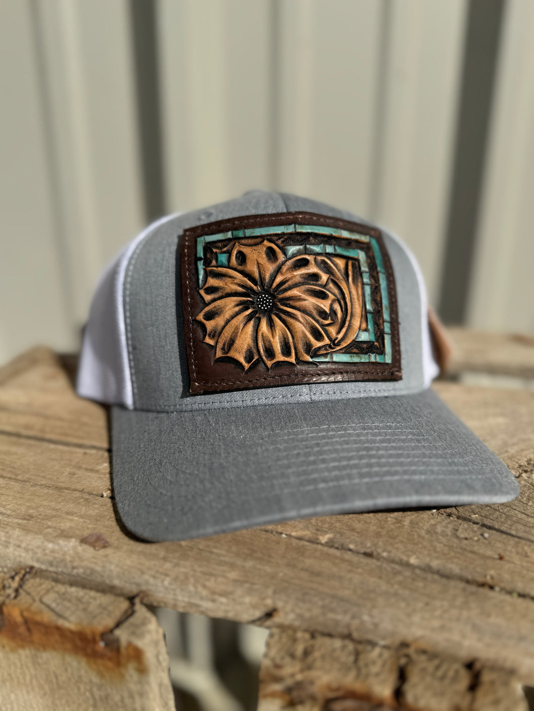 Daisy W/Turquoise Border - Heather Grey/ White Cap
