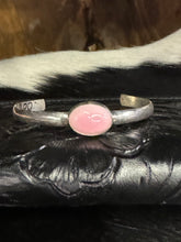 Load image into Gallery viewer, Pink Conch Cuff #1
