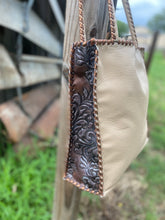 Load image into Gallery viewer, Tan W/Amethyst Leather Purse